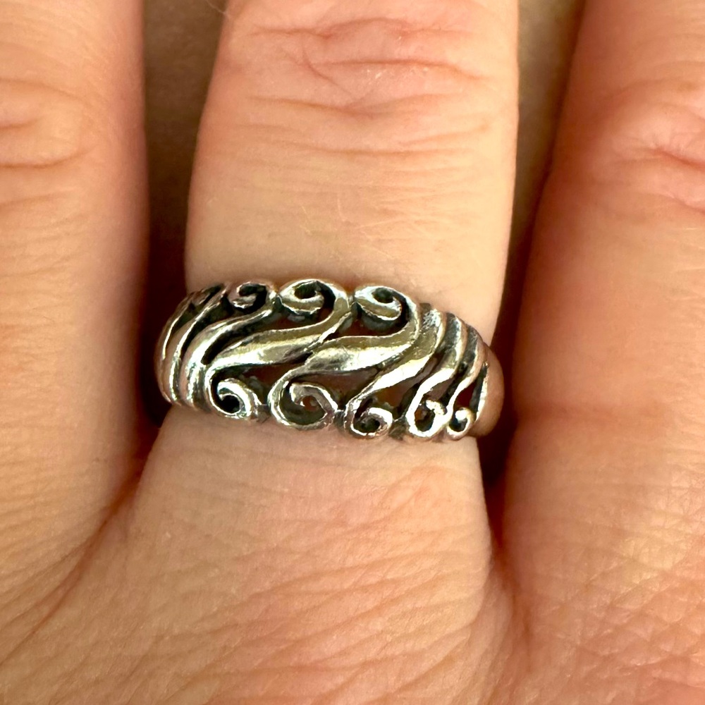 Cute swirly Sterling silver ring size 6